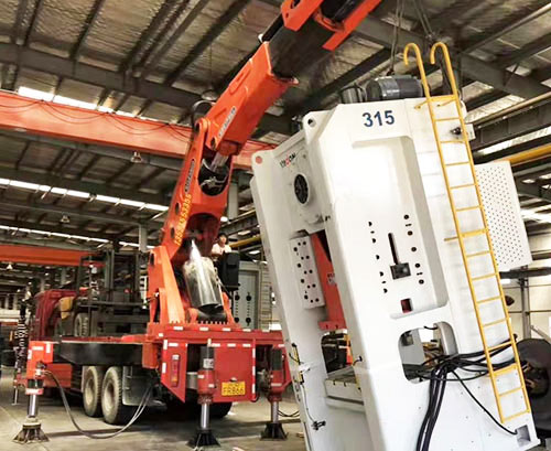 六安金安附近随车吊出租，轻松解决运输难题