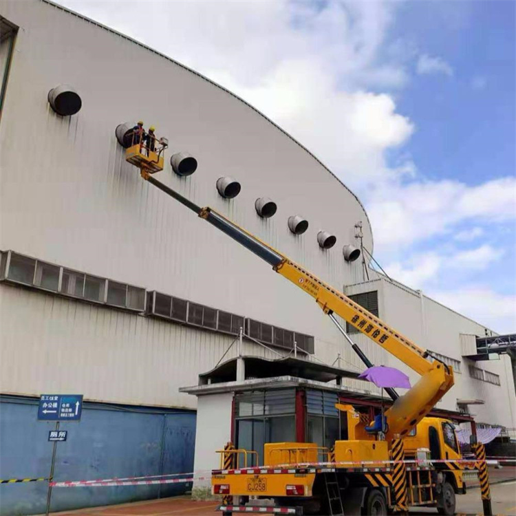 六安金安高空作业车出租服务：专业广告牌安装解决方案