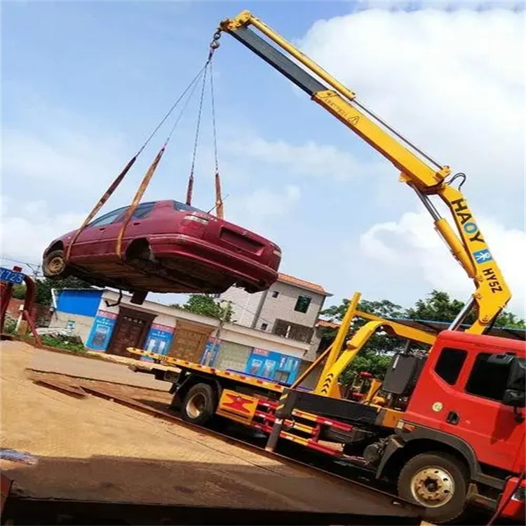 六安金安吊车吊汽车的正确方法